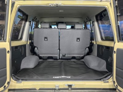 TOYOTA LAND CRUISER 70 - 8