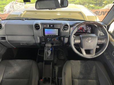 TOYOTA LAND CRUISER 70 - 2