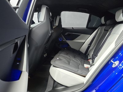 2025 BMW M5 缩略图 18