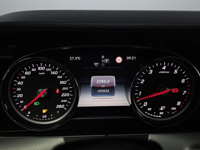 MERCEDES-BENZ E-CLASS - 8