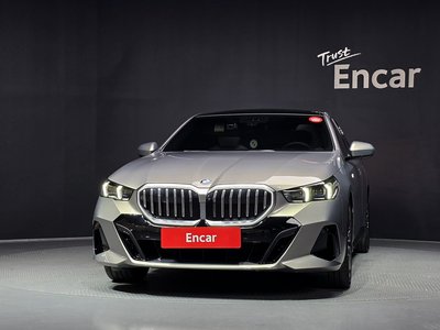 2025 BMW 5 SERIES photo 2