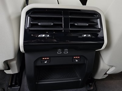 2025 BMW 5 SERIES — миниатюра 19