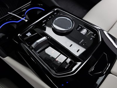 2025 BMW 5 SERIES photo 9