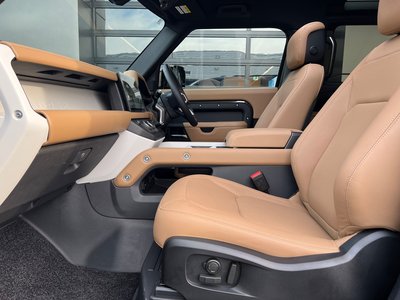 LAND ROVER DEFENDER - 7