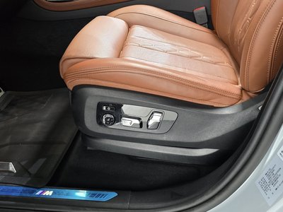 2024 BMW X7 — миниатюра 32