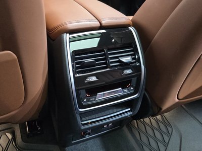 2024 BMW X7 — миниатюра 33