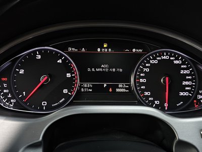 AUDI A8 - 8