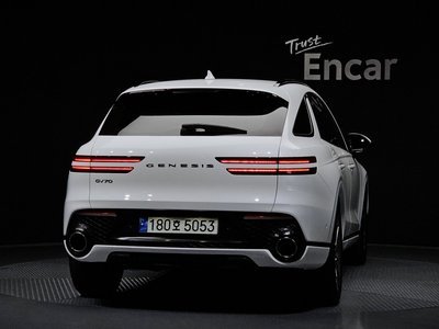 صورة 4 لـ 2022 Genesis GV70