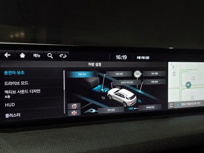 2022 Genesis GV70 thumbnail 23