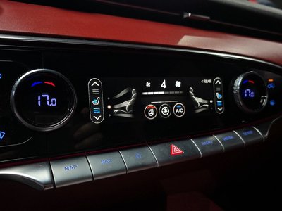 2022 Genesis GV70 thumbnail 34