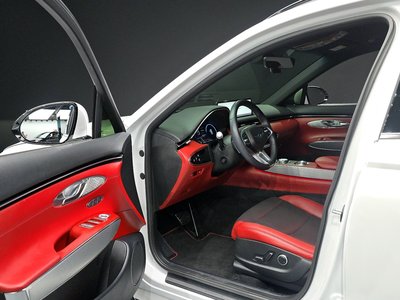 2022 Genesis GV70 thumbnail 13