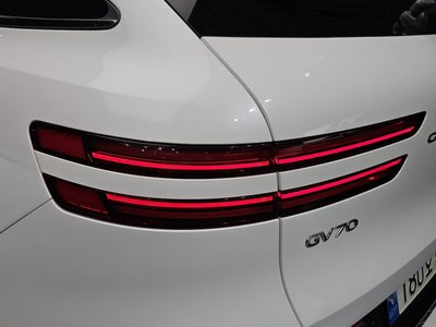 صورة 10 لـ 2022 Genesis GV70
