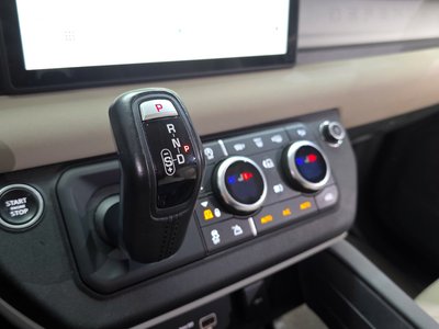 LAND ROVER DEFENDER - 9