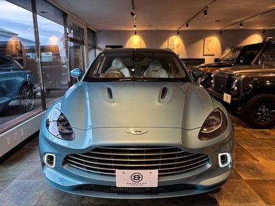 ASTON MARTIN DBX - 5