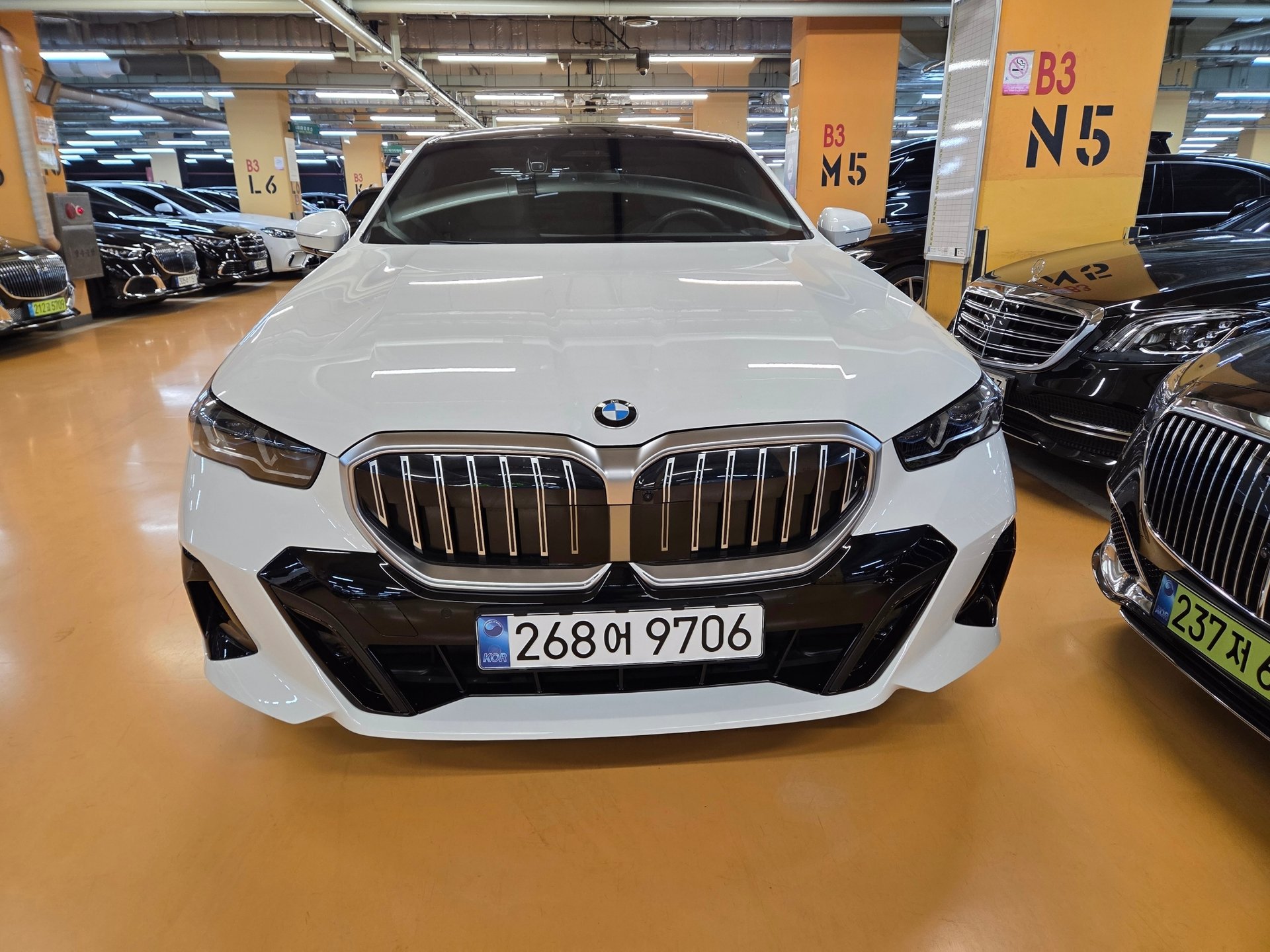 BMW 5 SERIES - View 1