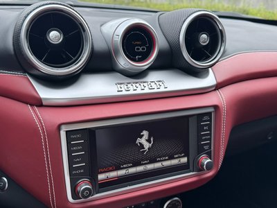 2016 Ferrari CALIFORNIA — миниатюра 11