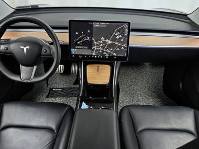 TESLA MODEL 3 - 5