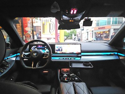 صورة 10 لـ 2025 BMW 5 SERIES