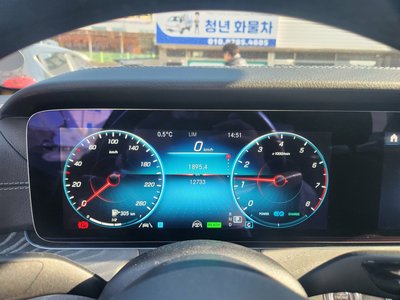 MERCEDES-BENZ E-CLASS - 5