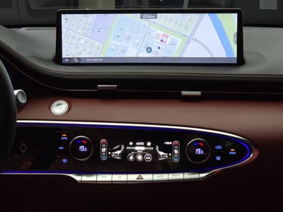2021 Genesis GV70 — миниатюра 19