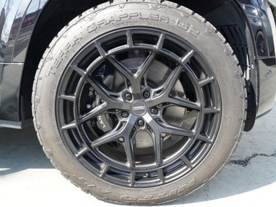 LAND ROVER DEFENDER - 9