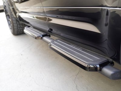 LAND ROVER DEFENDER - 8