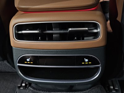 2022 Genesis GV70 — миниатюра 19