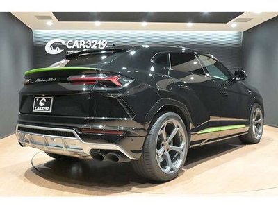 LAMBORGHINI URUS - 5