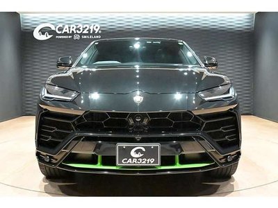 LAMBORGHINI URUS - 6