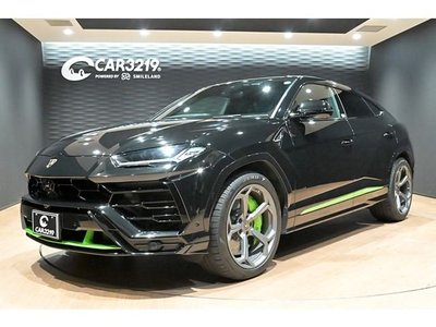 LAMBORGHINI URUS - 1