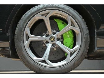 LAMBORGHINI URUS - 2