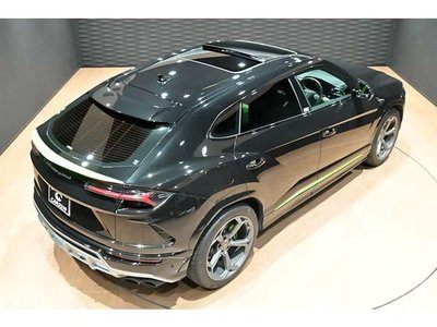 LAMBORGHINI URUS - 9