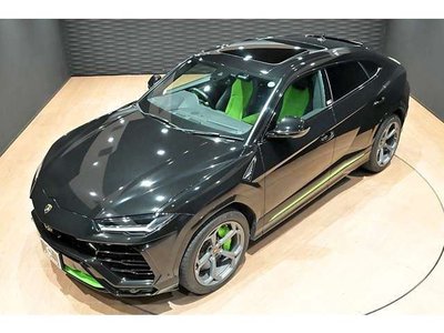 LAMBORGHINI URUS - 8