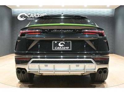 LAMBORGHINI URUS - 7