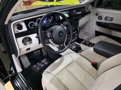 ROLLS-ROYCE PHANTOM - 10