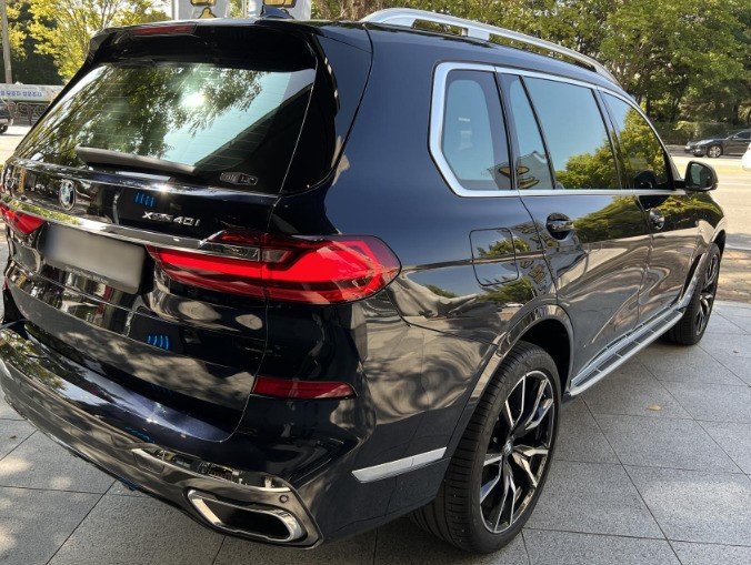 BMW X7 - View 1