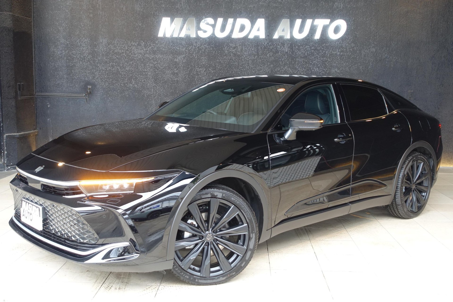 TOYOTA CROWN CROSSOVER - View 1