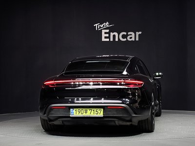 2024 Porsche TAYCAN photo 3