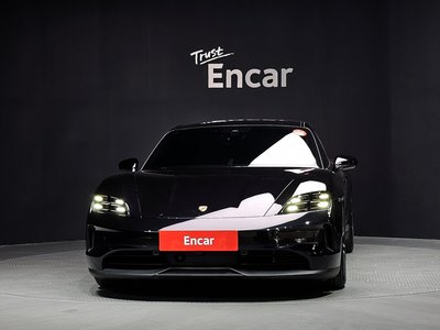 2024 Porsche TAYCAN photo 2
