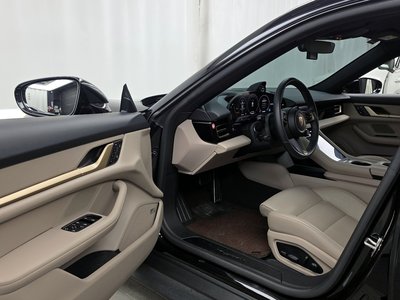 2024 Porsche TAYCAN photo 10