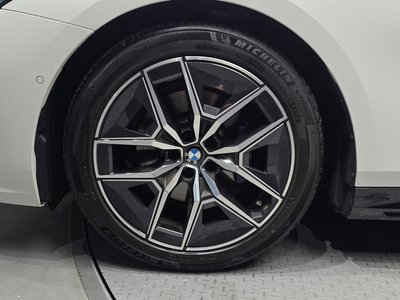 2025 BMW 5 SERIES 照片 6