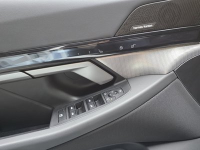 2025 BMW 5 SERIES thumbnail 25