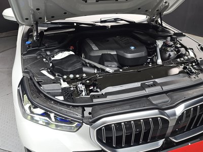 2025 BMW 5 SERIES 照片 7