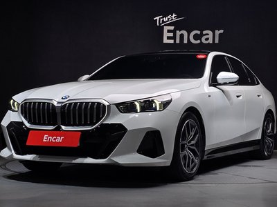 2025 BMW 5 SERIES 照片 1