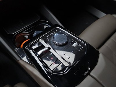 2025 BMW 5 SERIES thumbnail 12