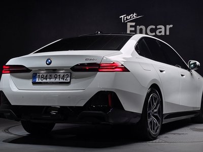 2025 BMW 5 SERIES 照片 4