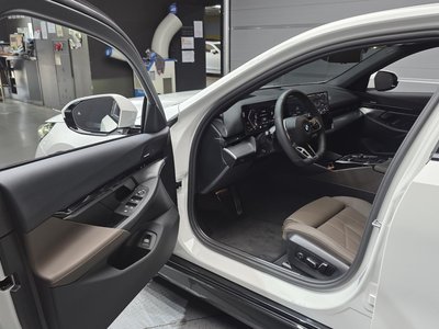 2025 BMW 5 SERIES thumbnail 13