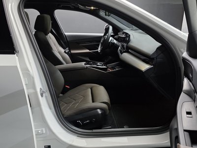 2025 BMW 5 SERIES thumbnail 16
