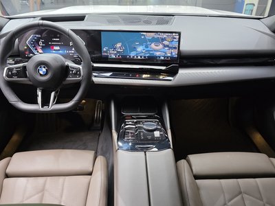 2025 BMW 5 SERIES 照片 5