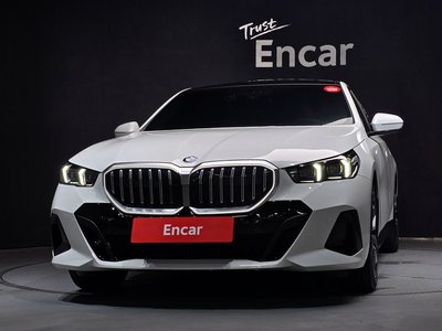 2025 BMW 5 SERIES 照片 2